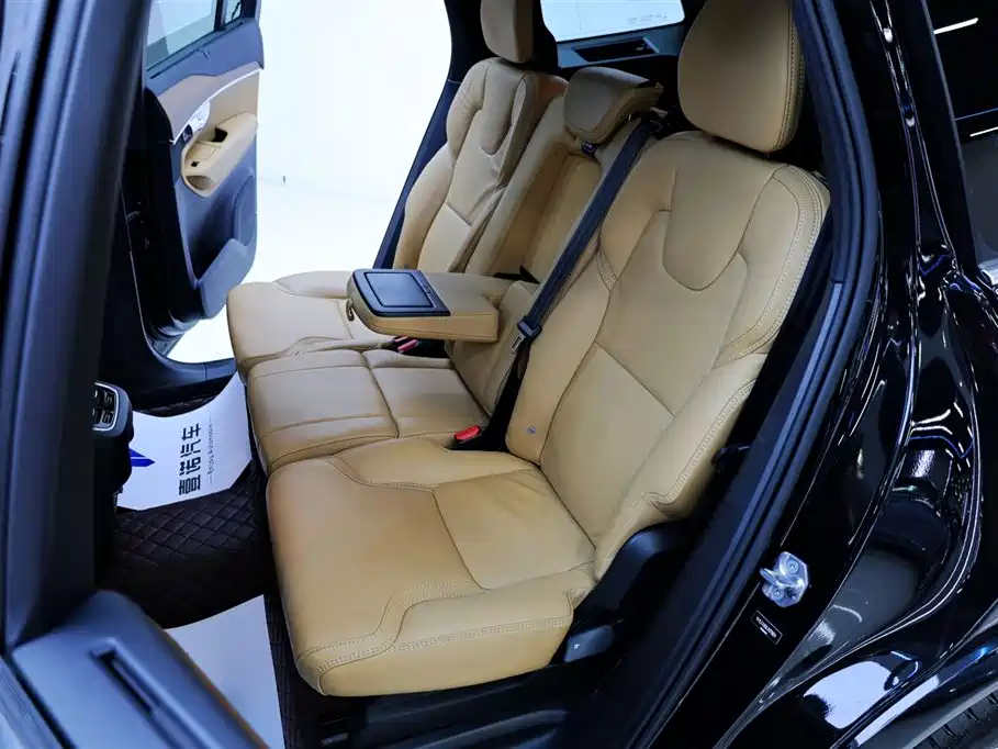 Фото 30 - Volvo XC90