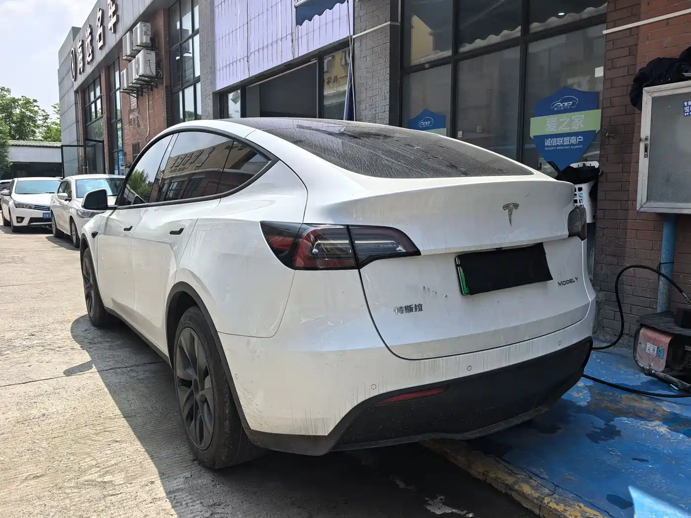 TESLA MODEL Y