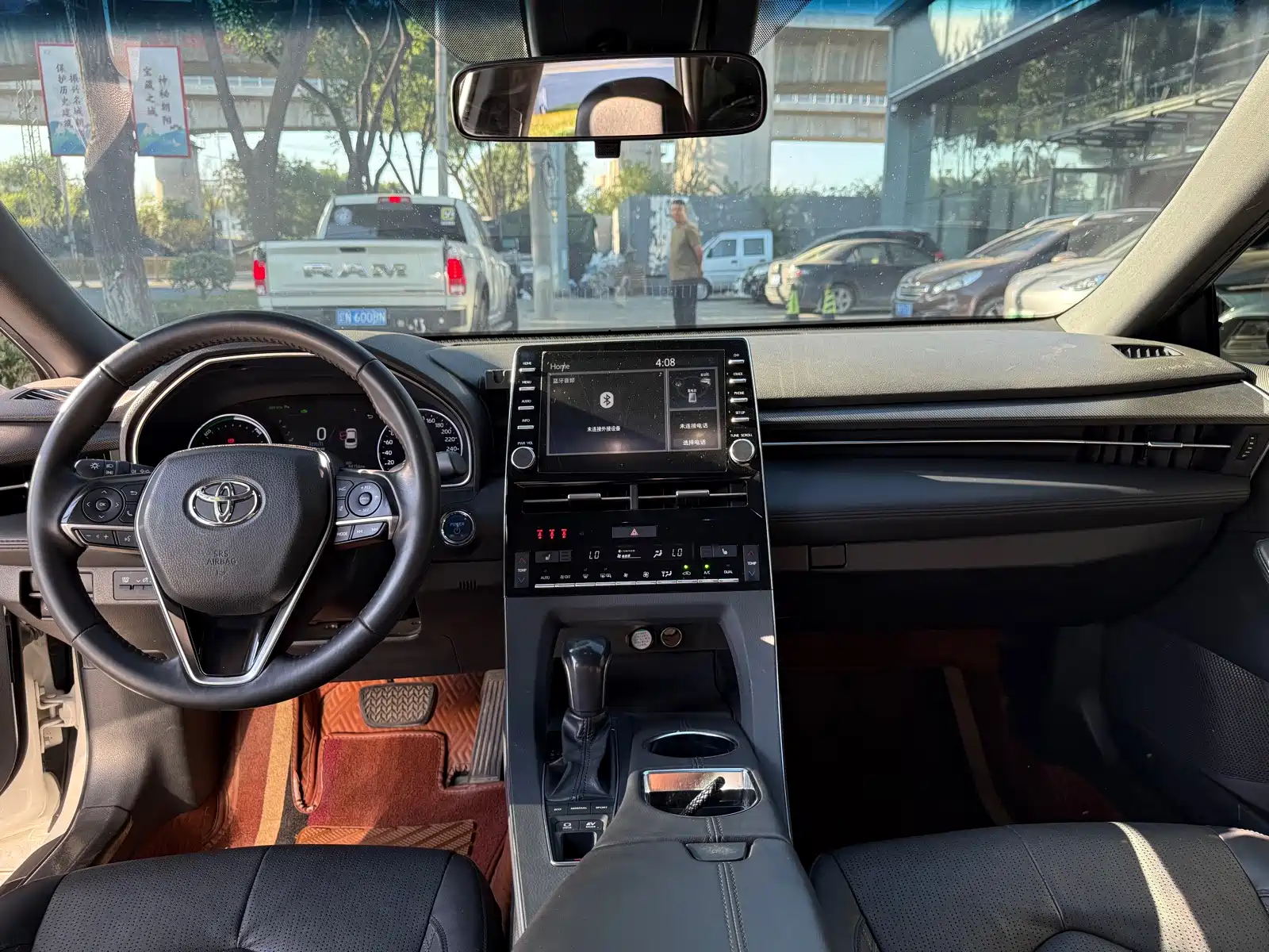 صورة 18 - Toyota Avalon