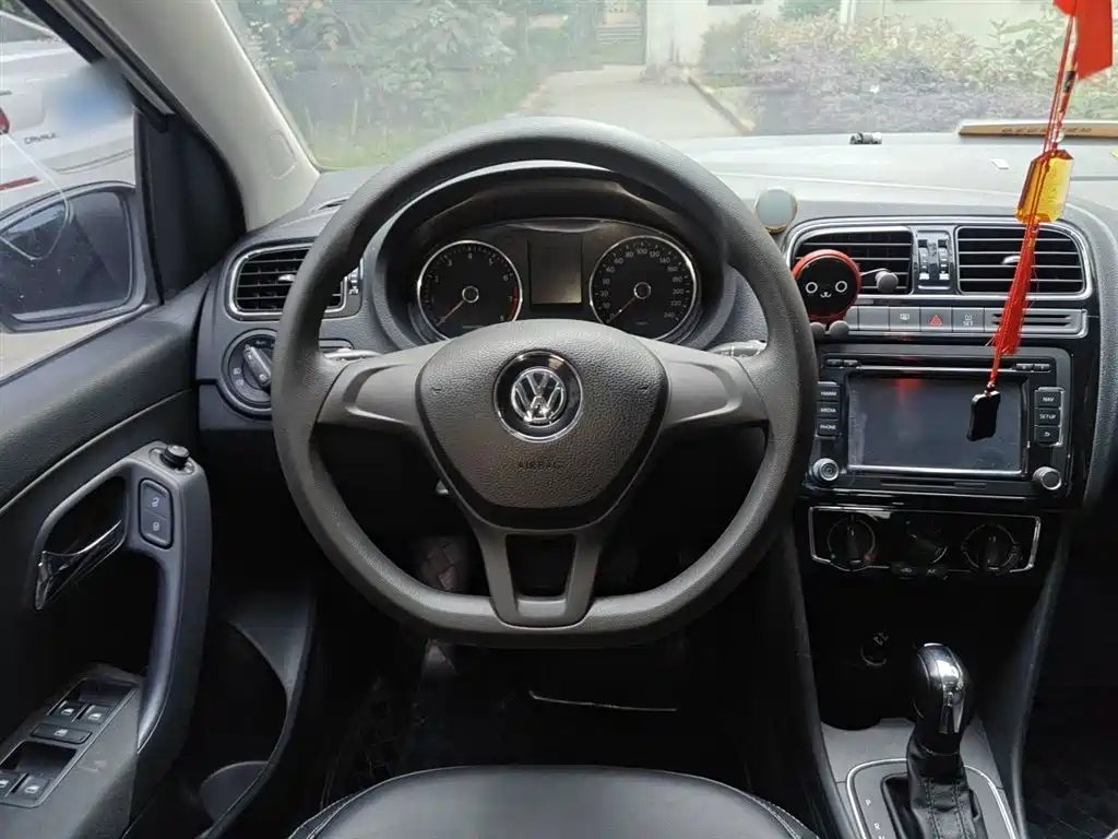 Volkswagen Polo 2014 1.6L Automatic 30th Anniversary Edition фото 3