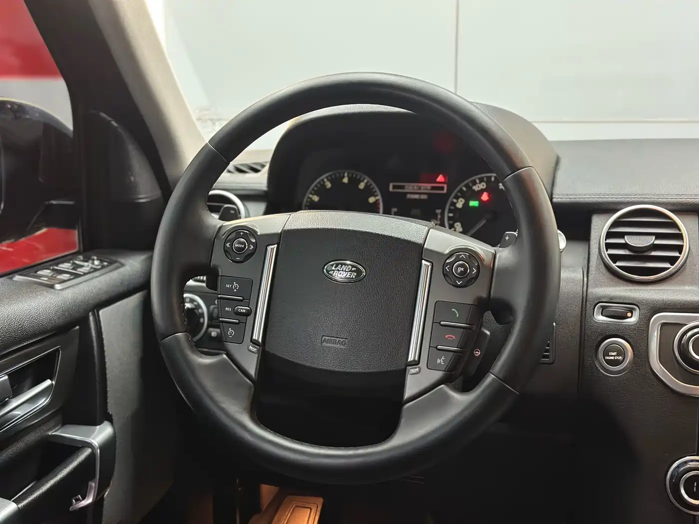 Land Rover Discovery 2016 3.0 SC V6 HSE фото 13