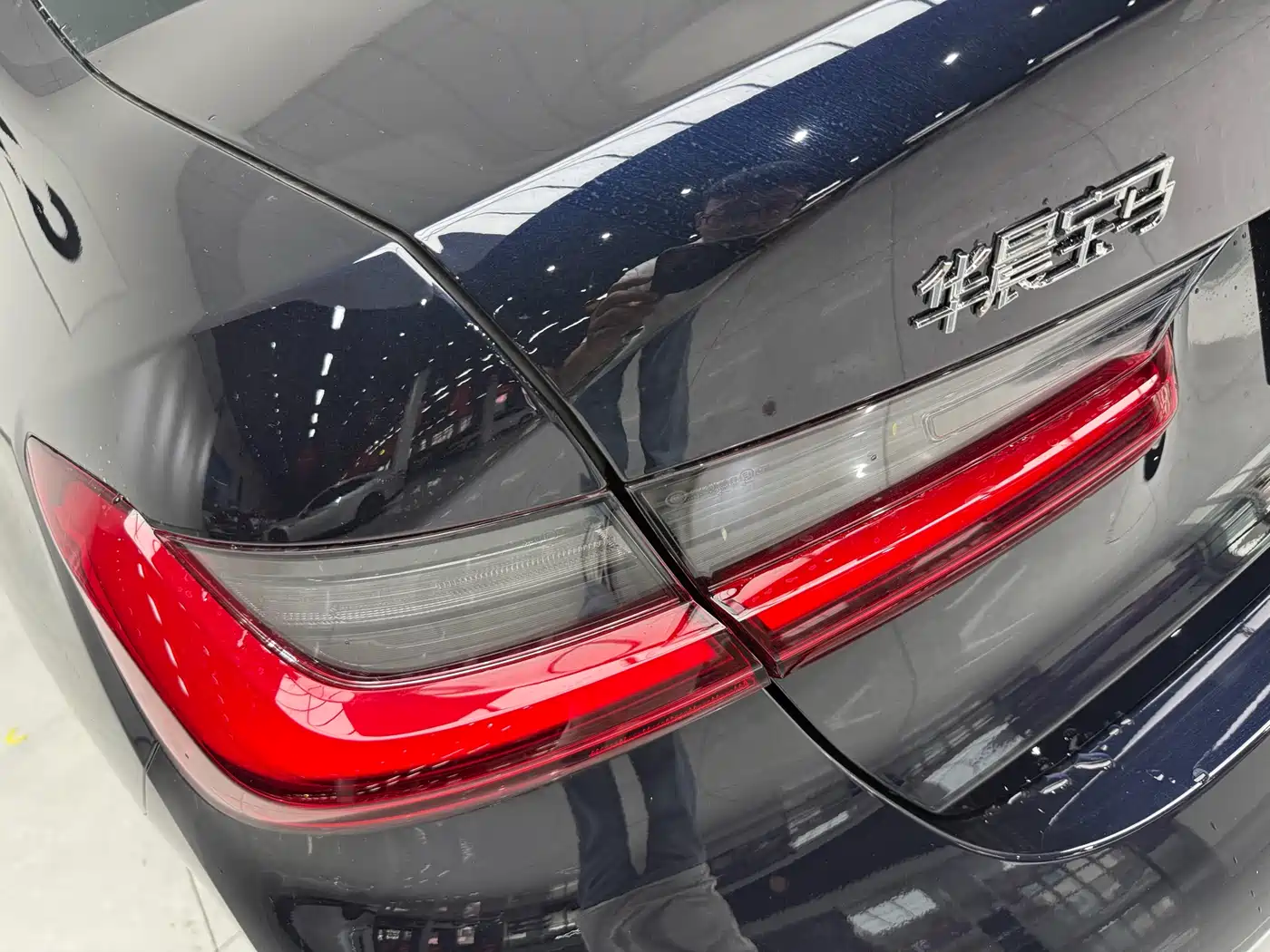 BMW 3 Series 2025 330Li M Sport Night Edition фото 8