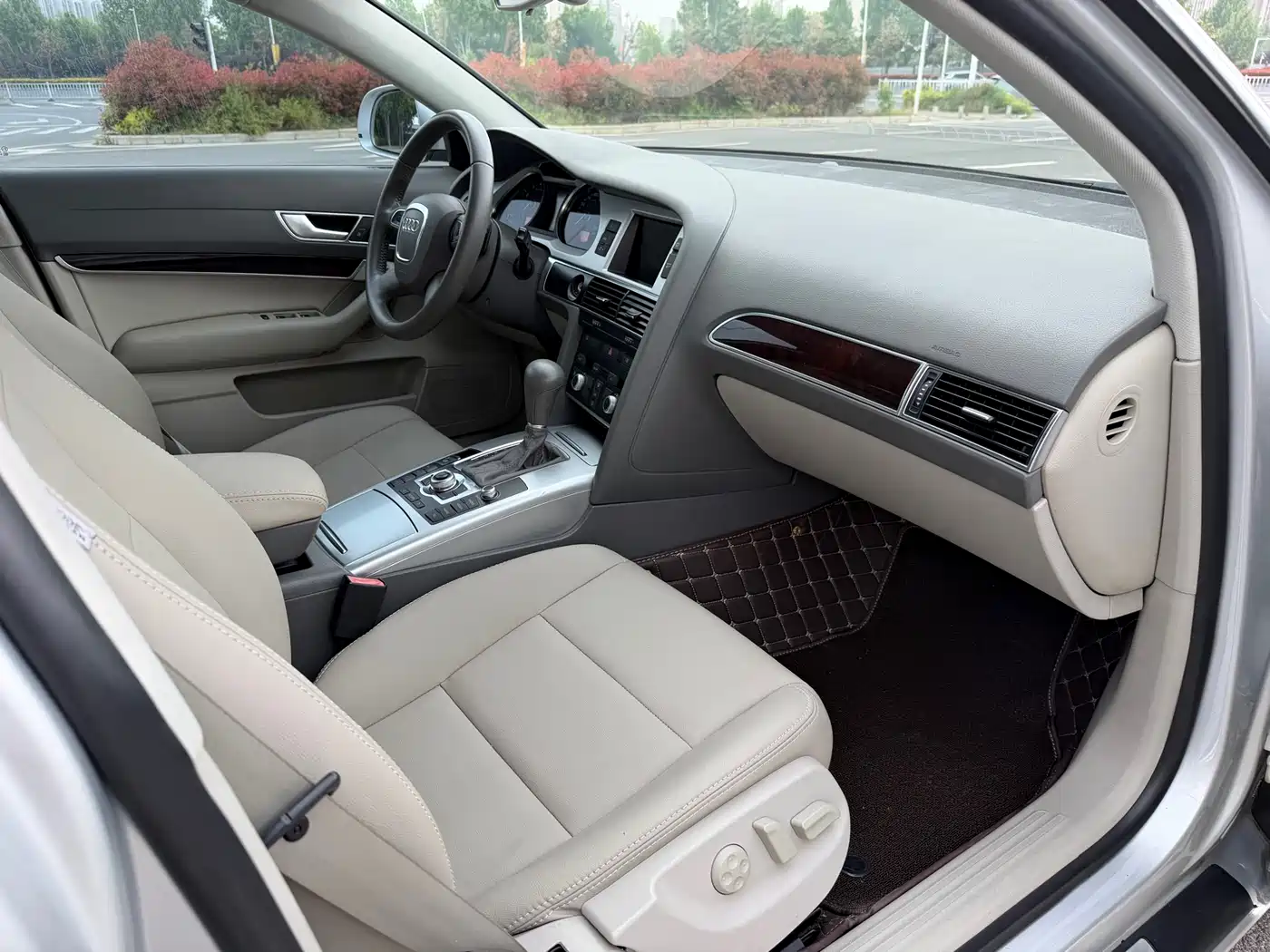 Audi A6L 2010 2.0 TFSI Automatic Standard фото 13