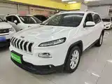 Фото 2 - Jeep Cherokee