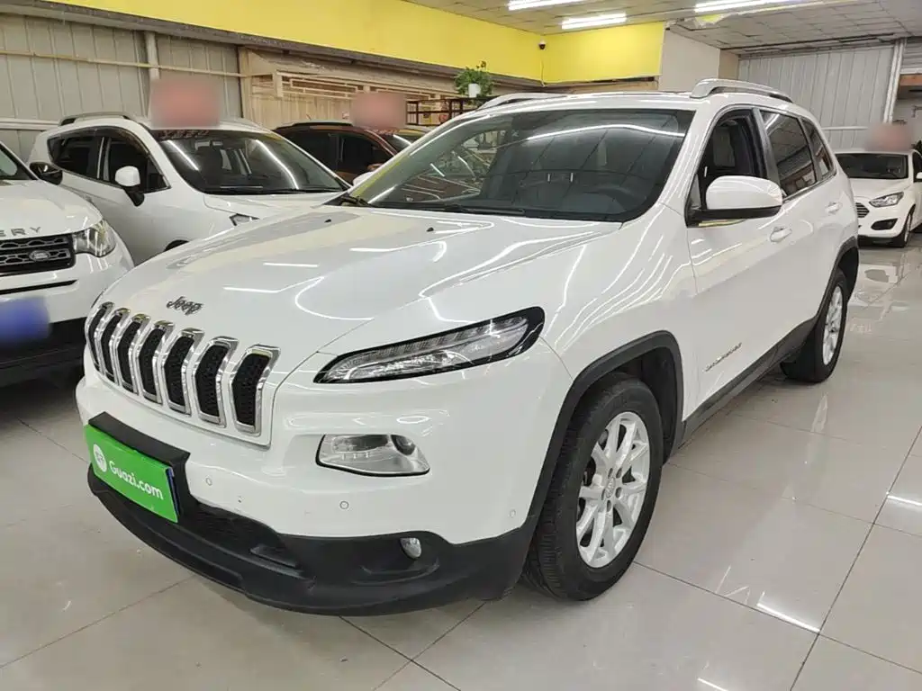 Фото 2 - Jeep Cherokee