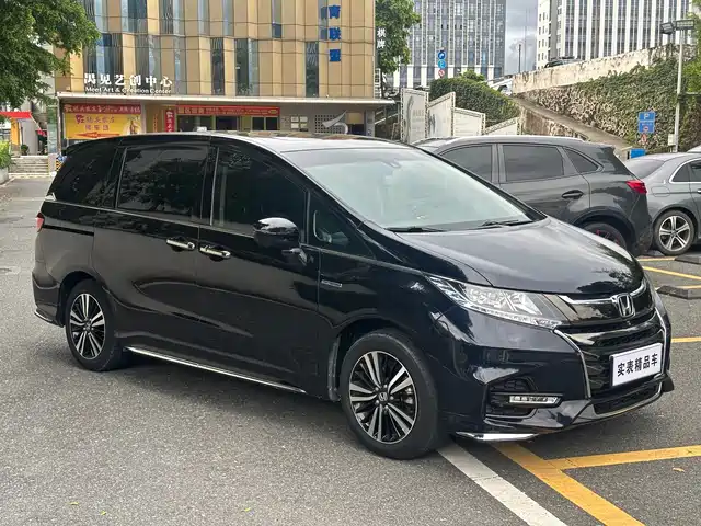Honda Odyssey 2019 2.0L Sharp Ultimate Edition — фото 3