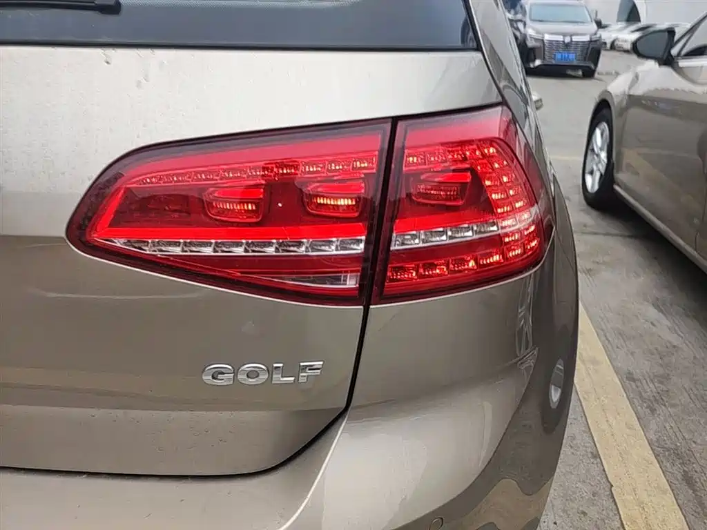 Volkswagen Golf 2016 1.6L Automatic Comfort фото 8