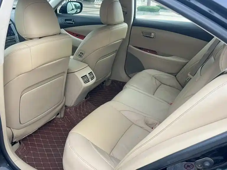 Фото 9 - Lexus ES