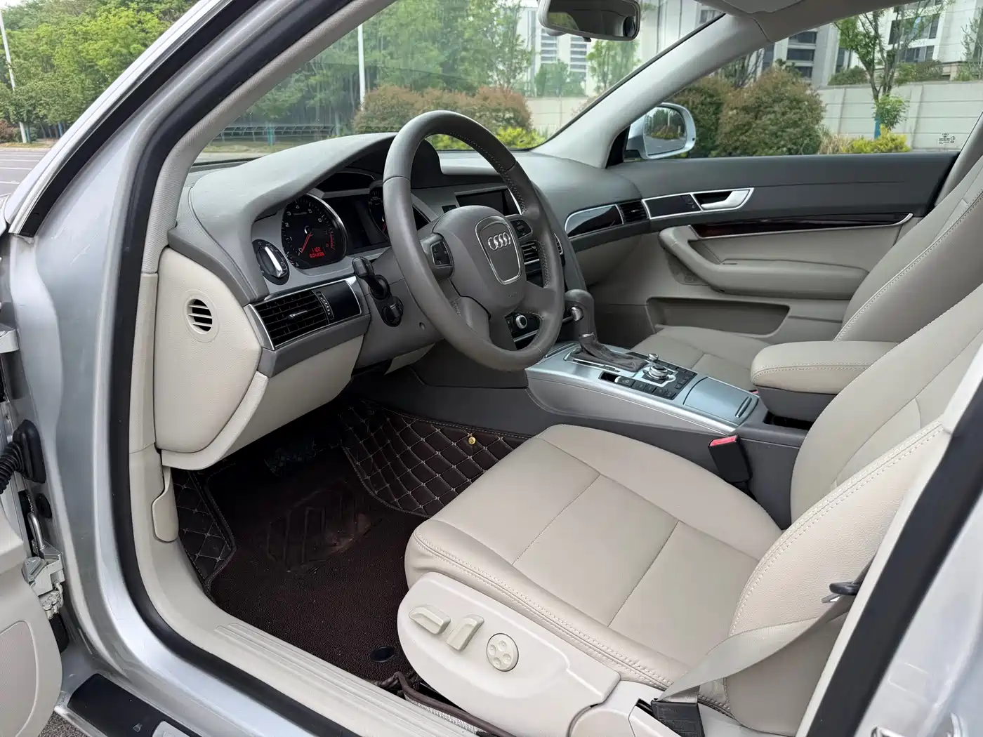 Audi A6L 2010 2.0 TFSI Automatic Standard фото 9