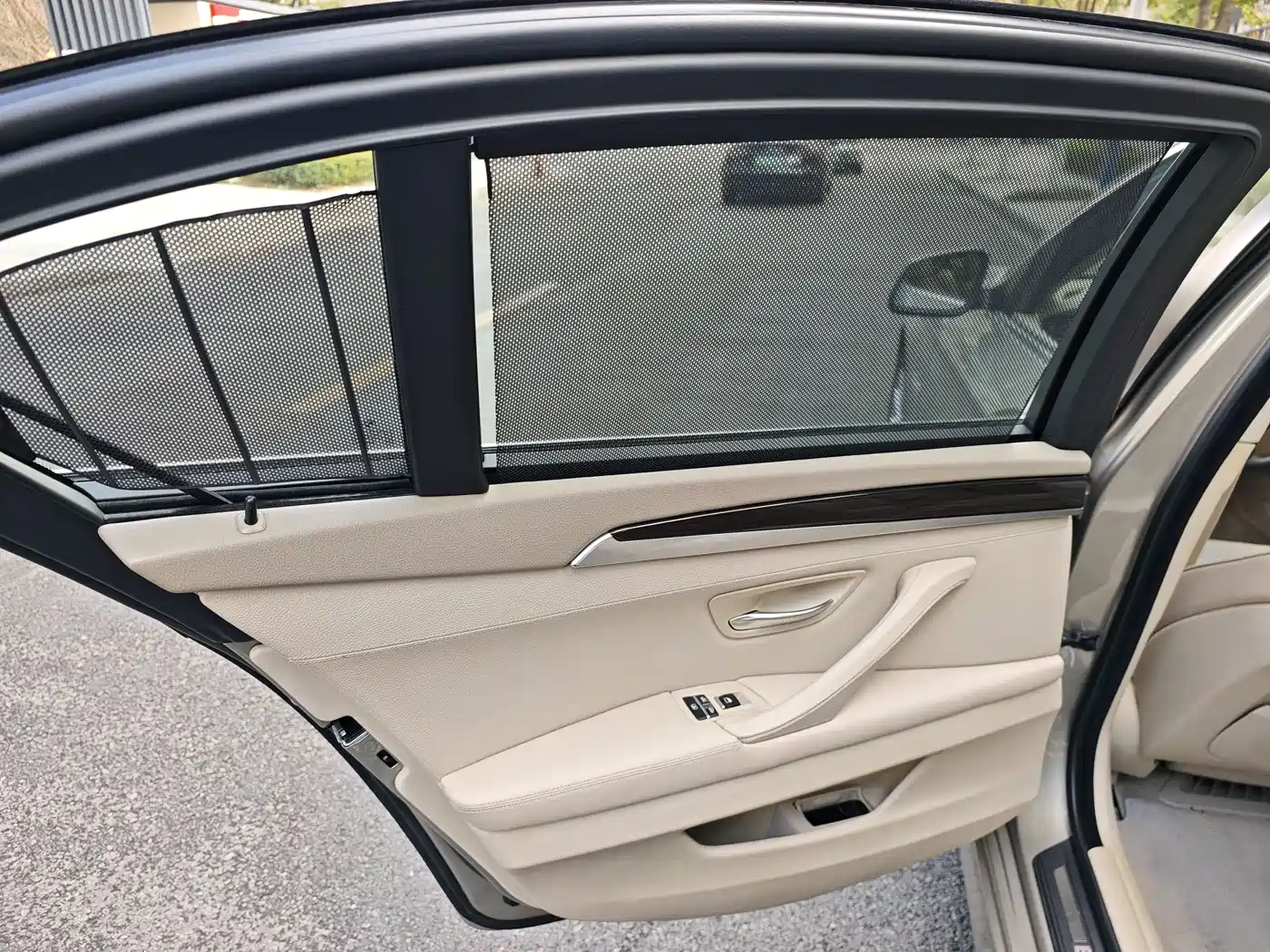 BMW 5 Series 2011 535Li Leading фото 12