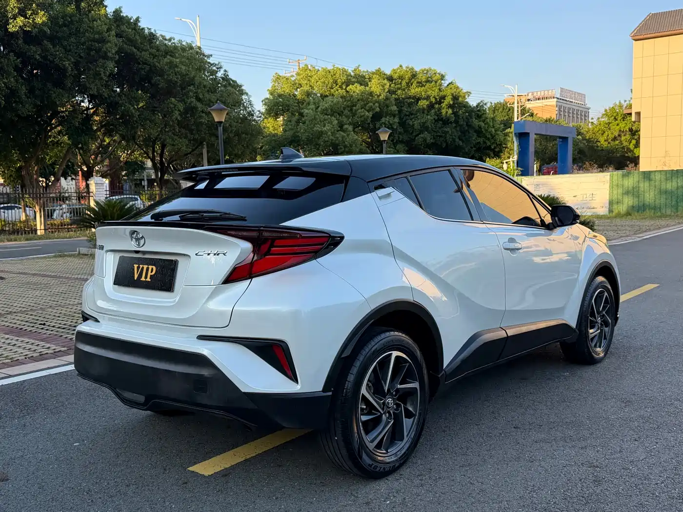 Toyota C-HR 2021 2.0L Luxury Edition фото 10