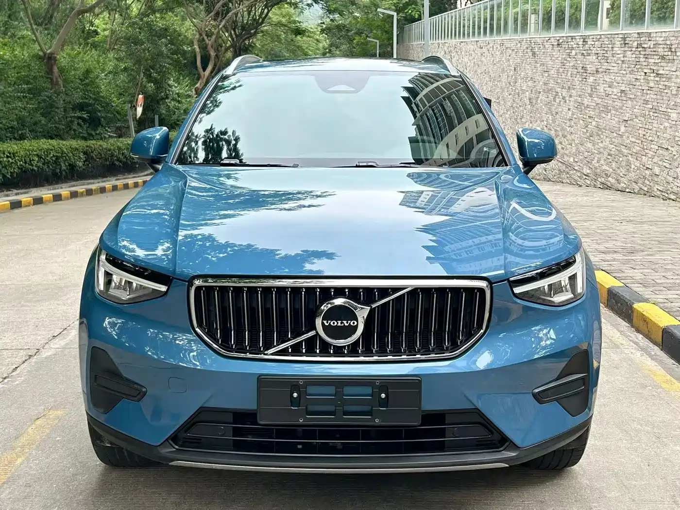 Фото 2 - Volvo XC40
