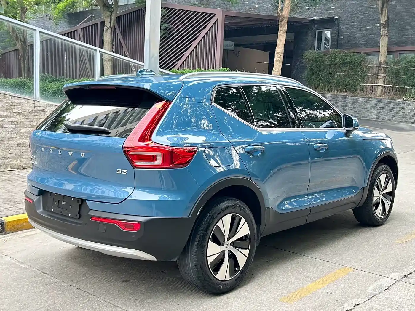 Фото 8 - Volvo XC40
