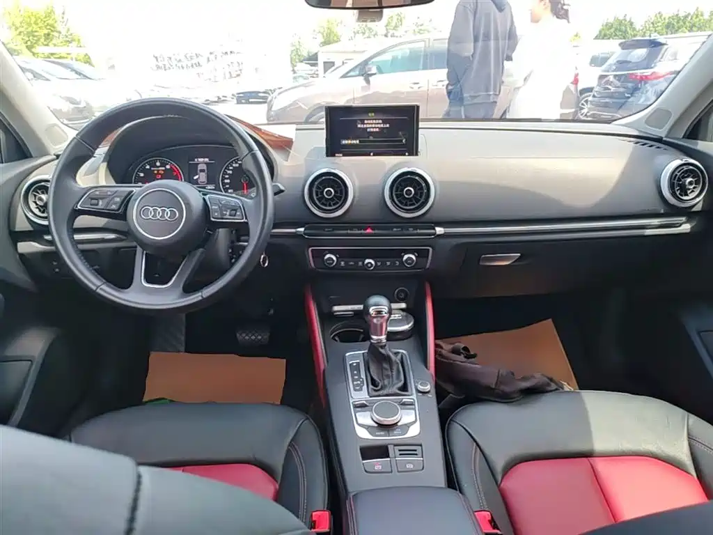 Audi A3 2018 30th Anniversary Sportback 35 TFSI Style фото 6