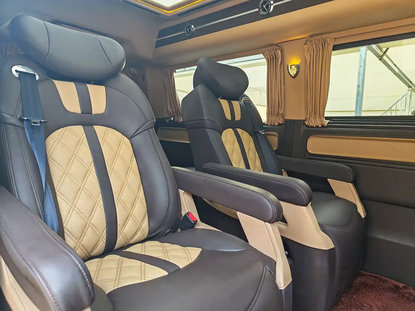 Volkswagen Caravelle 2019 2.0TSI 4WD Luxury 7-seater фото 9