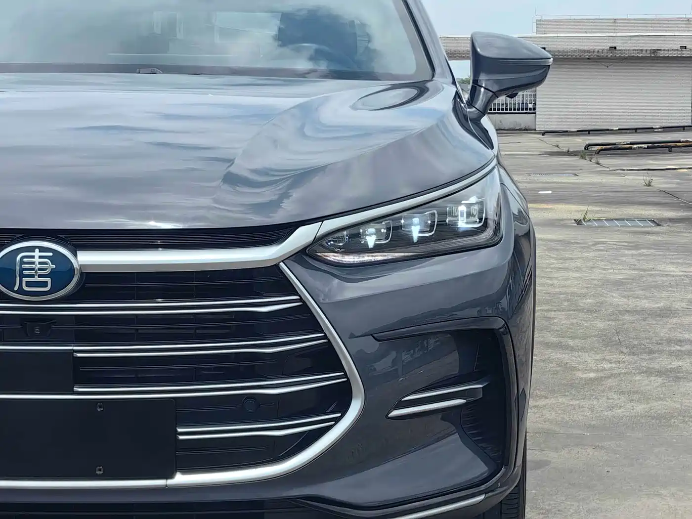 BYD Tang New Energy 2021 DM-i 112KM Honor фото 4