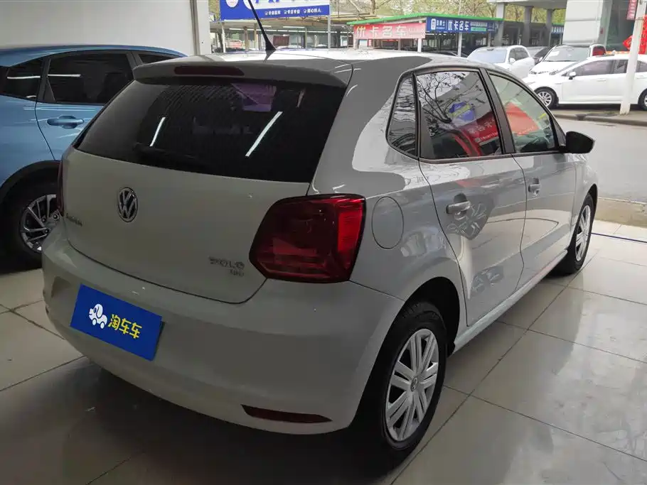 VOLKSWAGEN POLO