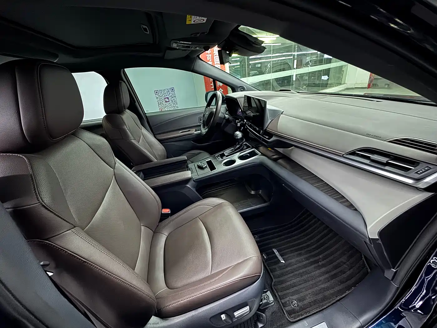 Toyota Granvia 2023 2.5L Hybrid Flagship VIP Edition фото 17
