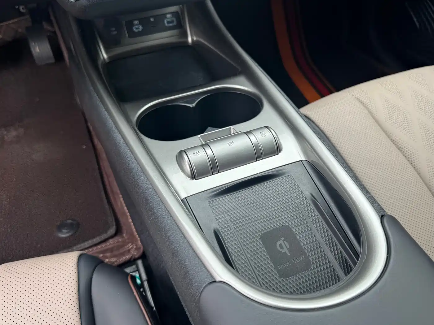 BYD Dolphin 2024 Glory Edition 420km Fashion Edition фото 9