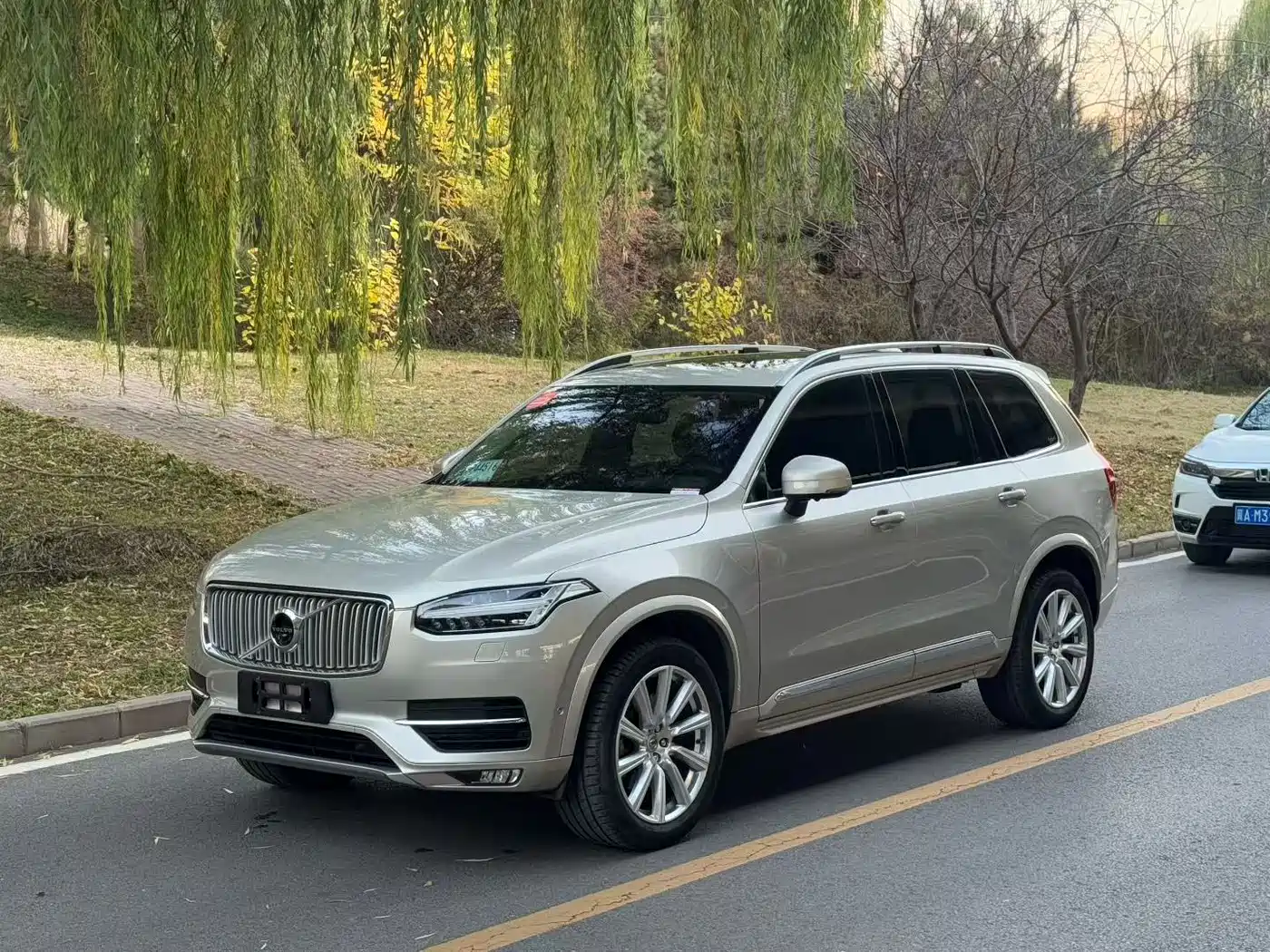 VOLVO XC90