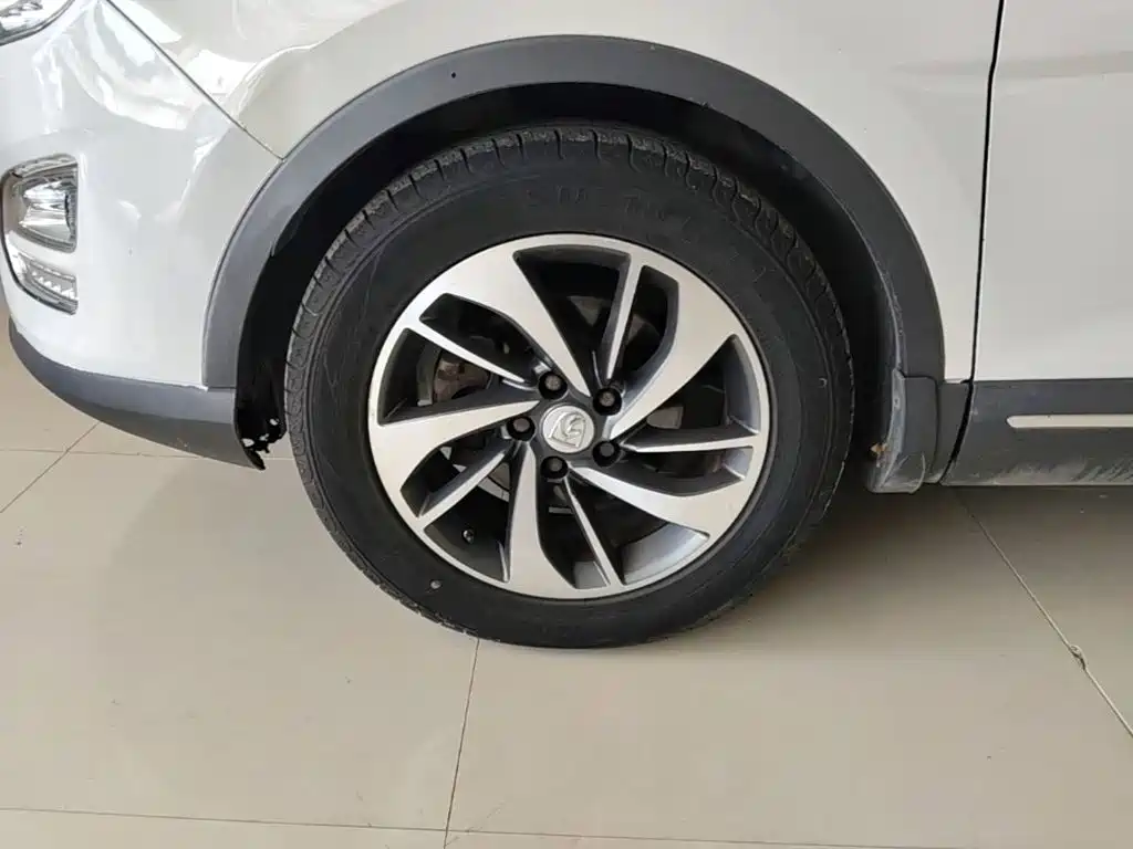 Фото 23 - Baojun 560