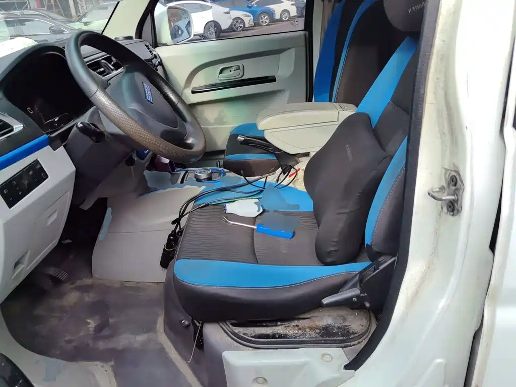 SRM Xinyuan Good Luck 2023 2023 Standard Passenger Van 6-Seater