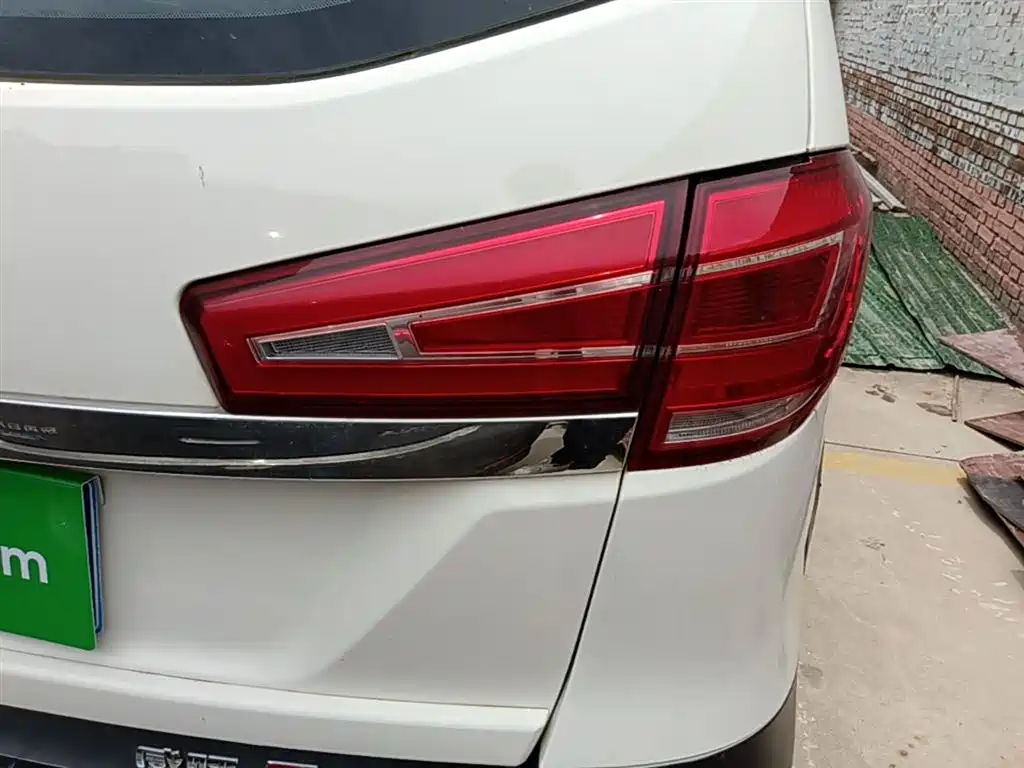 BAIC Weiwang BAW Weiwang M60 2019 2017 1.5T CVT King Edition