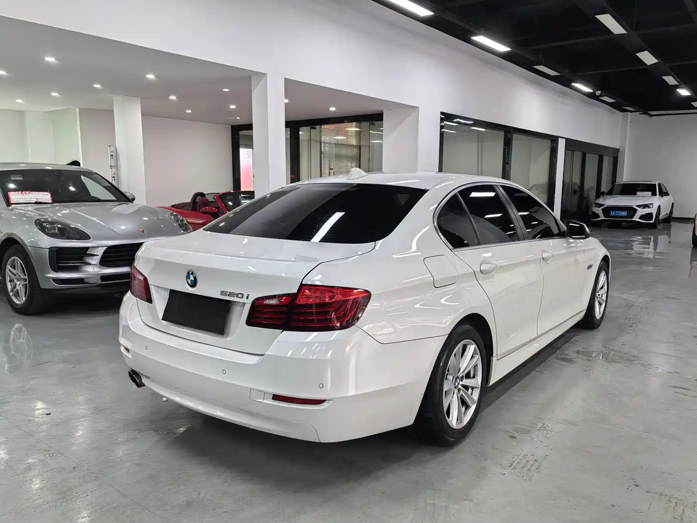 BMW 5 Series (Import) 2015 520i Elegance фото 5