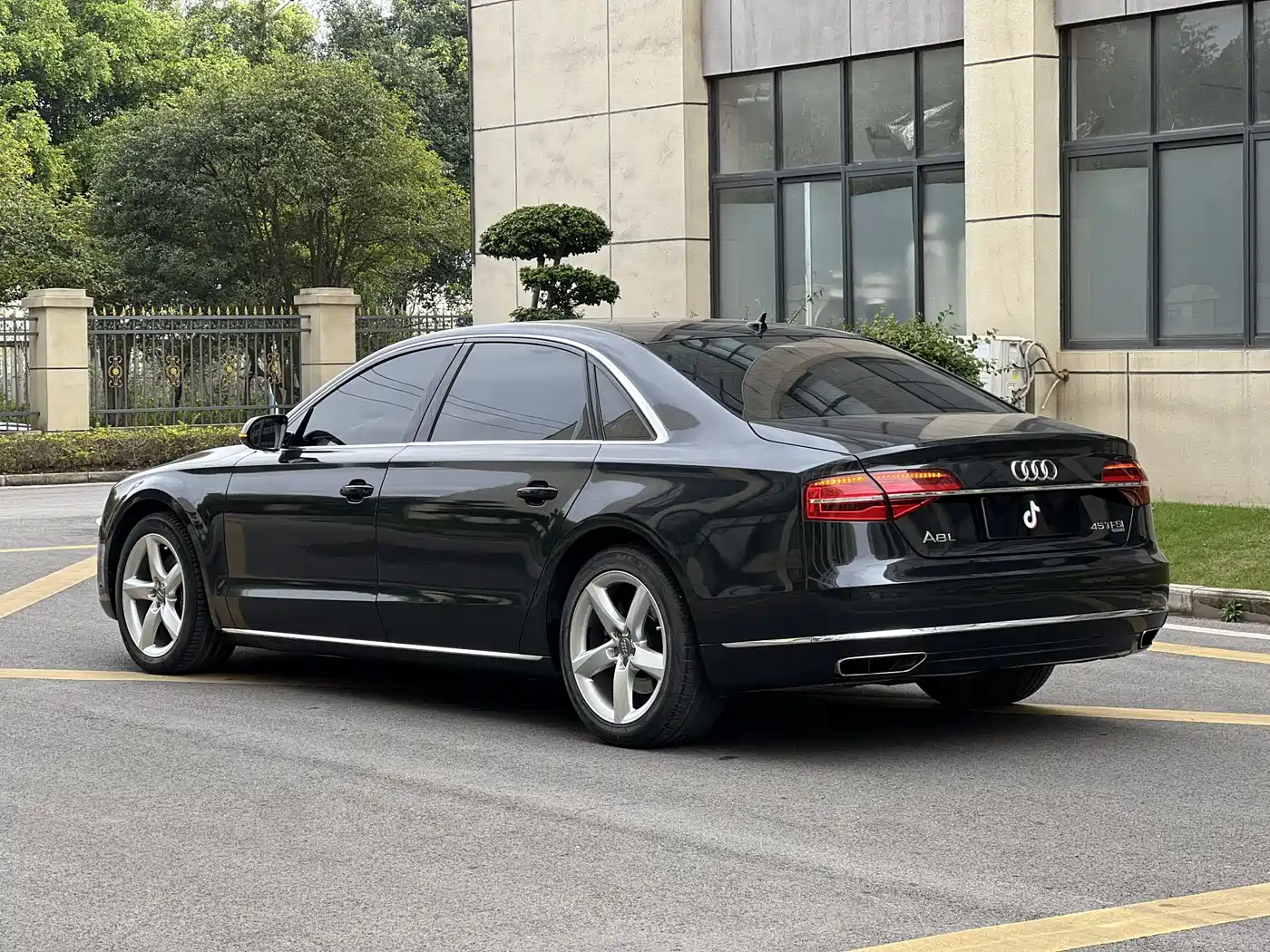 Audi A8 2014 A8L 45 TFSI quattro Luxury фото 24