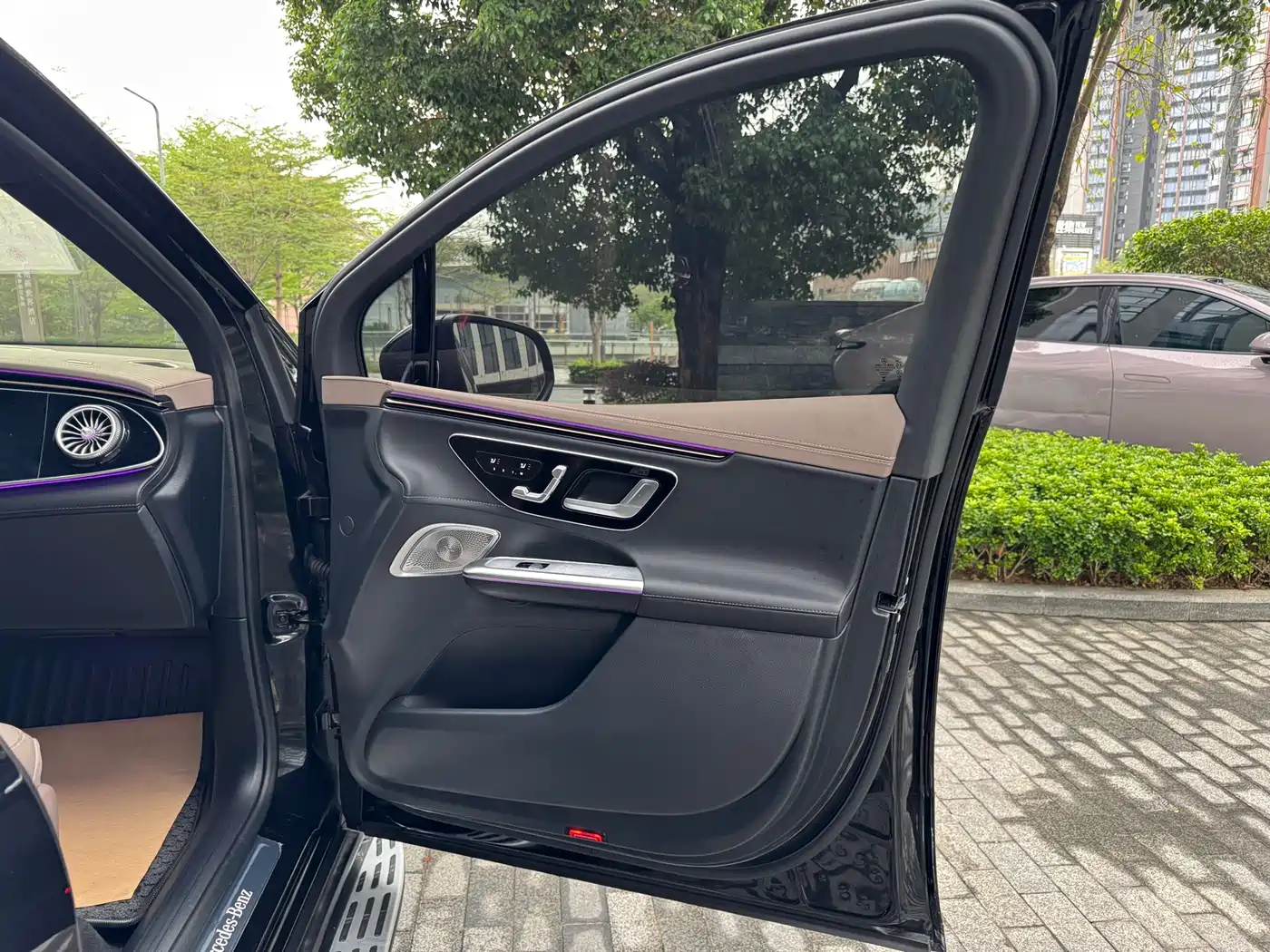 MERCEDES-BENZ EQE SUV