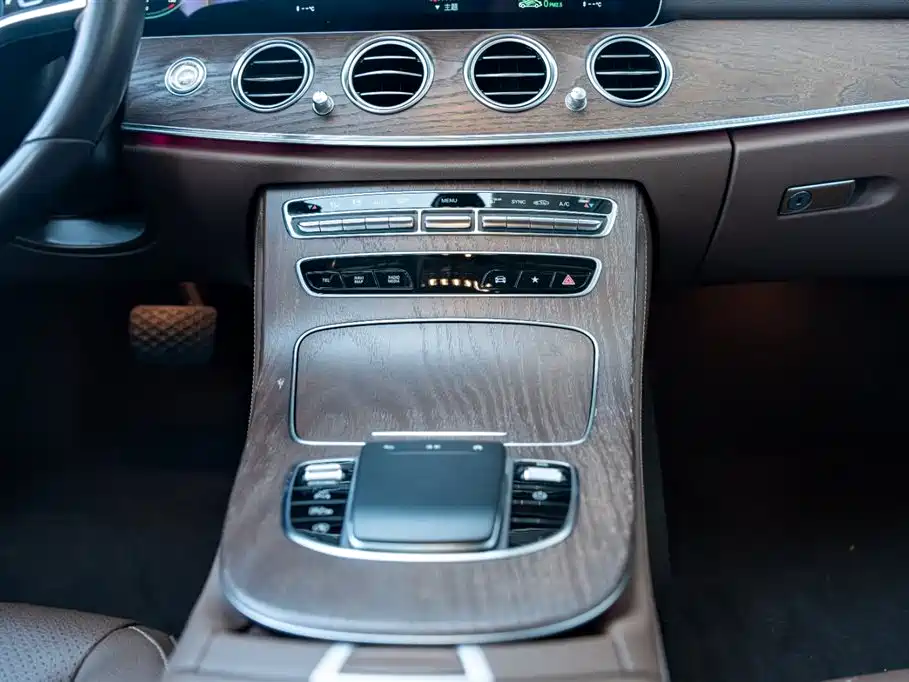 Mercedes-Benz E-Class 2023 E 300 L Fashion фото 15