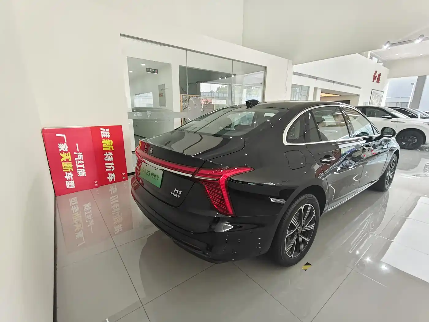 Hongqi H5 PHEV 2025 130 Super Hybrid Edition фото 9
