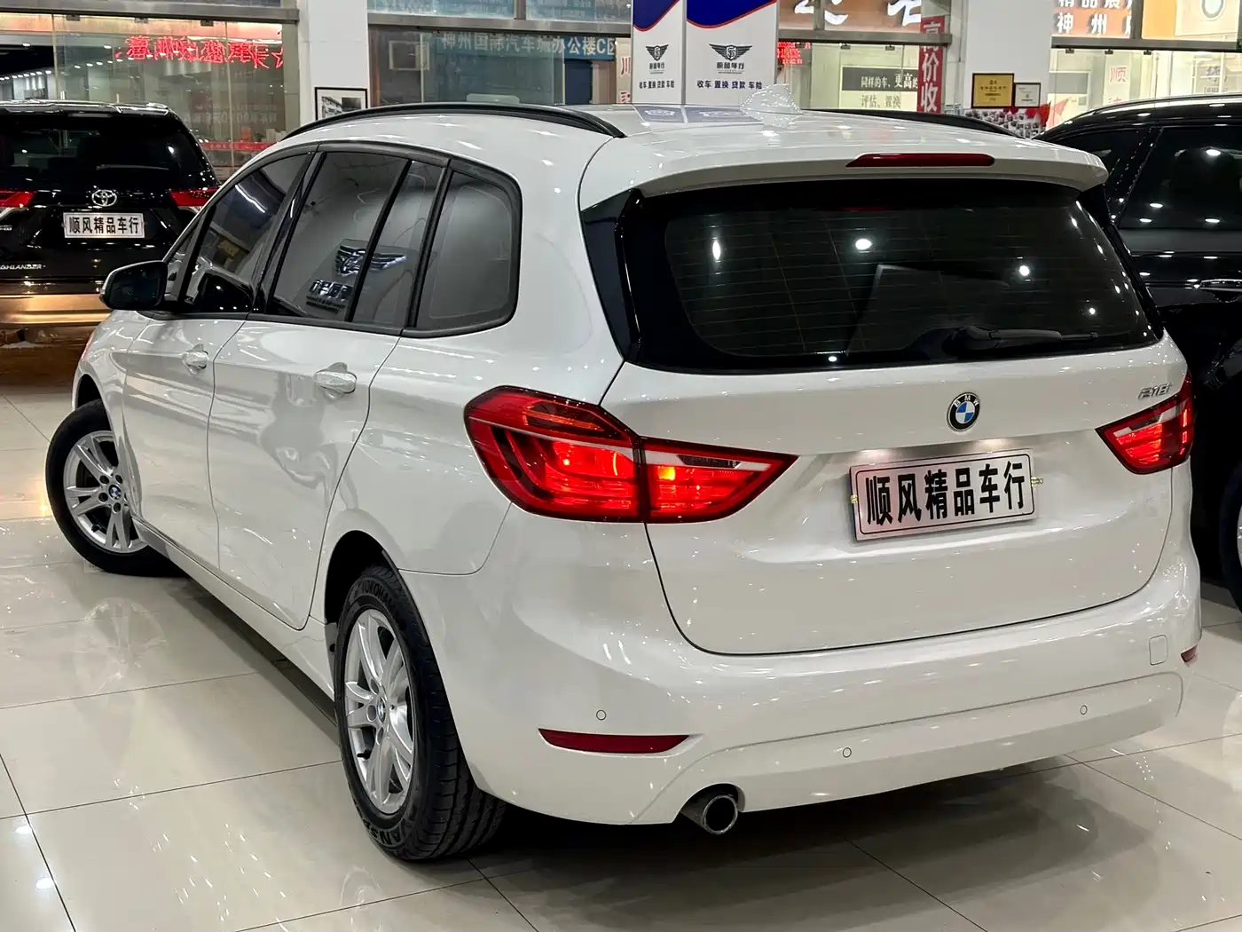 BMW 2 Series Gran Tourer 2015 218i Leading фото 3