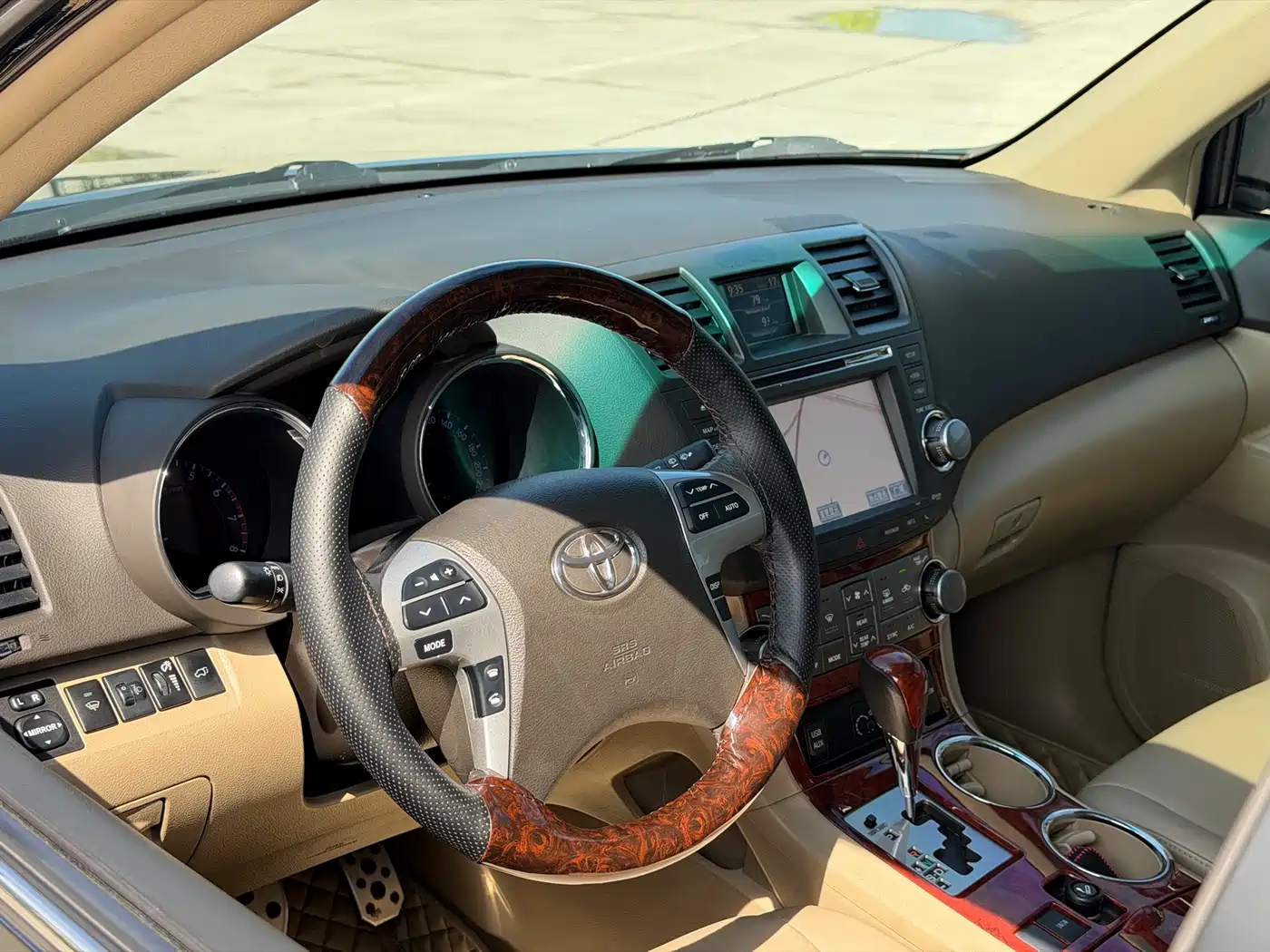 Toyota Highlander 2012 2.7L 2WD 7-Seater Luxury Navigation Edition фото 6