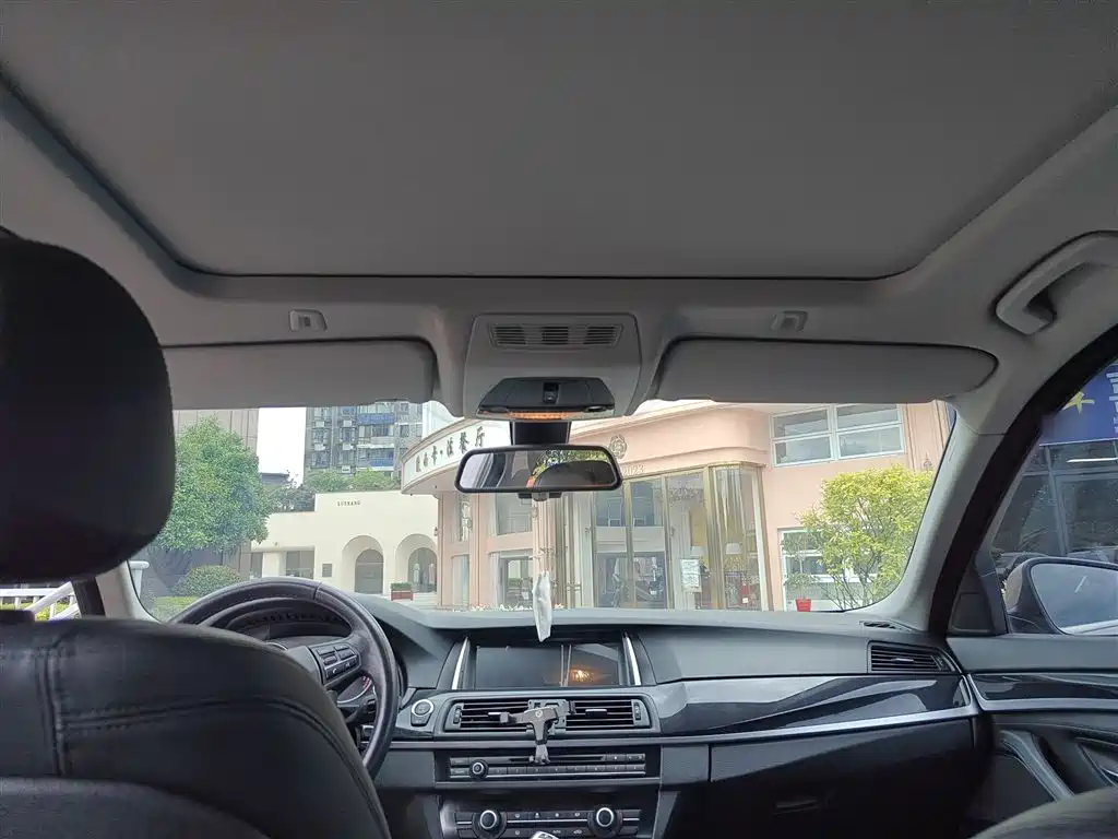 BMW 5 Series 2014 520Li Elegance фото 16