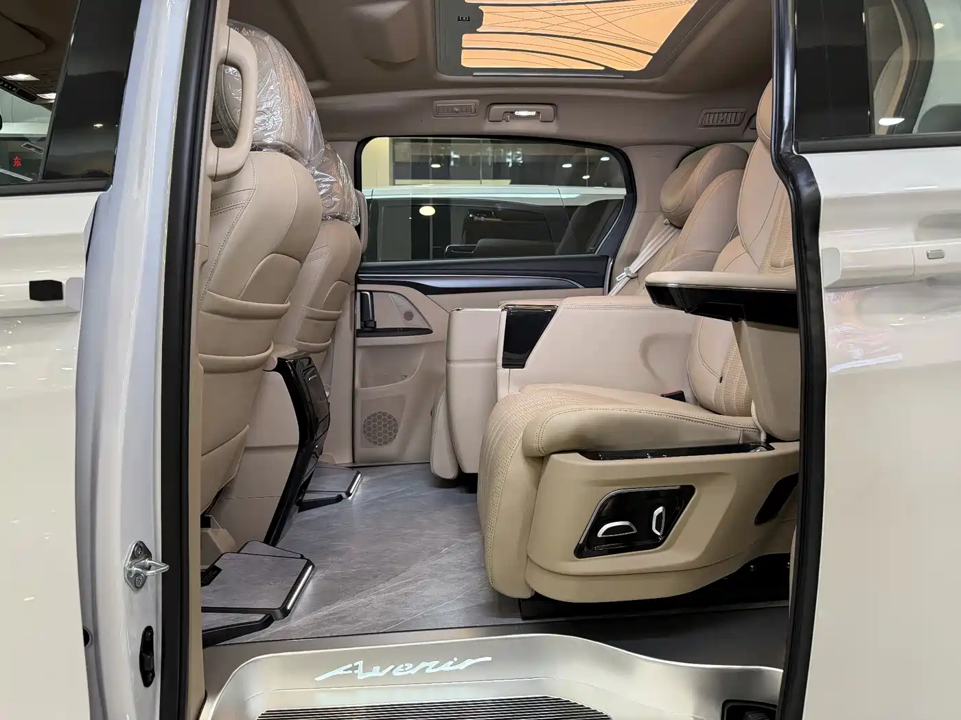 Buick GL8 2025 Land Business Class Comfort DG Edition фото 10