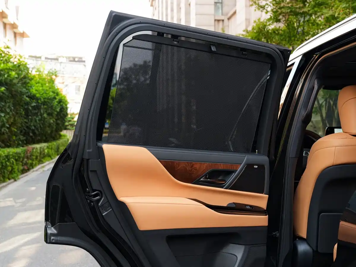 Фото 26 - Lexus LX