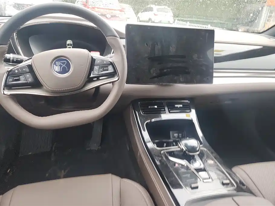 BYD Han 2025 DM-i Smart Driving Edition 125KM Honor фото 12