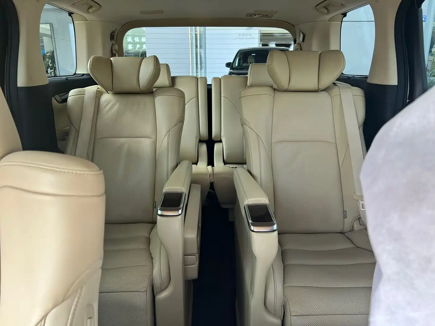 Toyota Alphard 2018 3.5L Luxury фото 8
