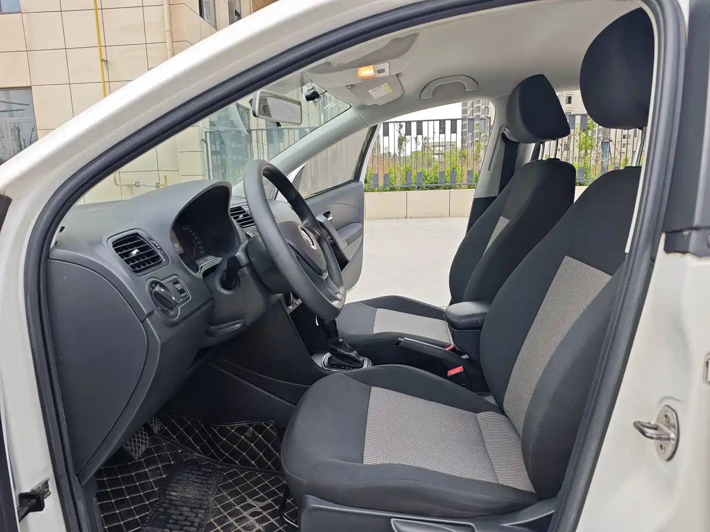 Volkswagen Polo 2018 1.5L Auto Safe Drive фото 8