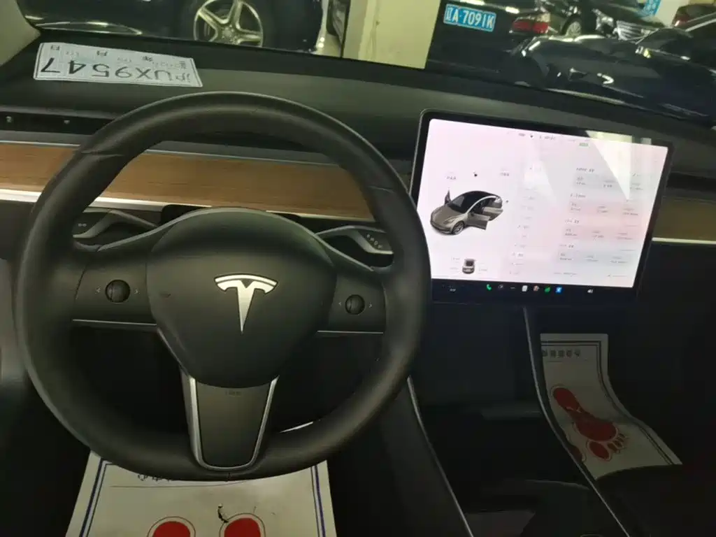 Фото 14 - Tesla Model 3