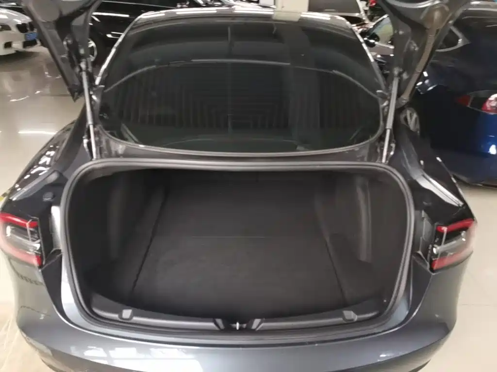 Фото 19 - Tesla Model 3