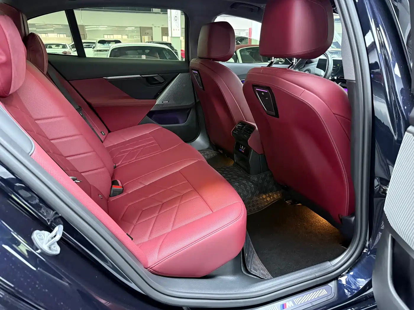 BMW 5 Series 2026 530Li Leading Luxury Package фото 15