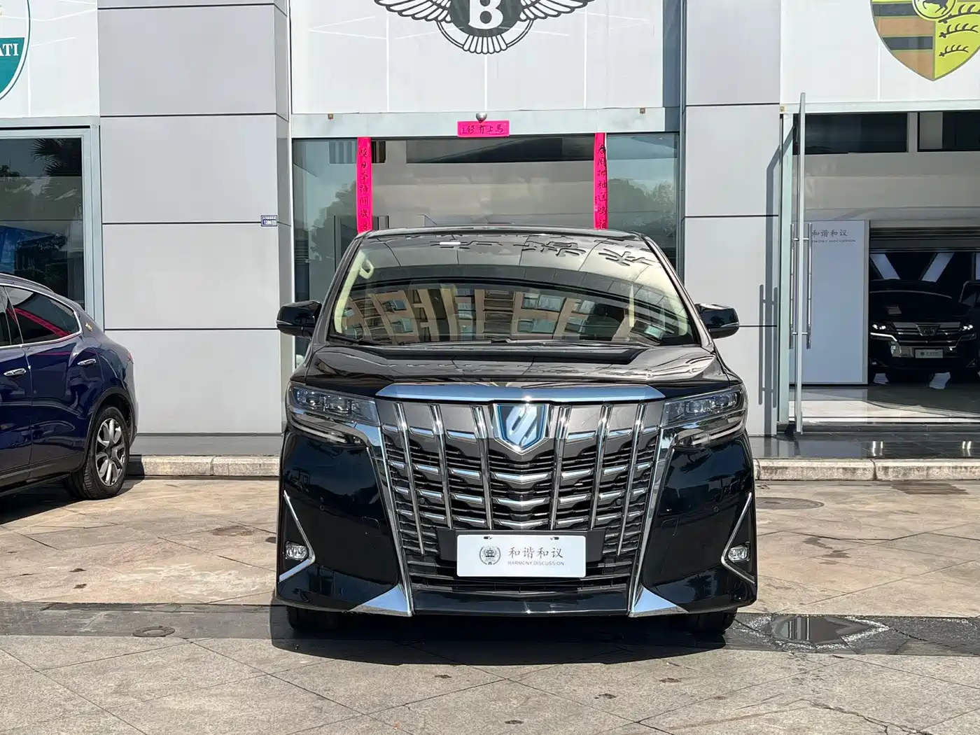 Toyota Alphard 2021 Hybrid 2.5L Luxury фото 2