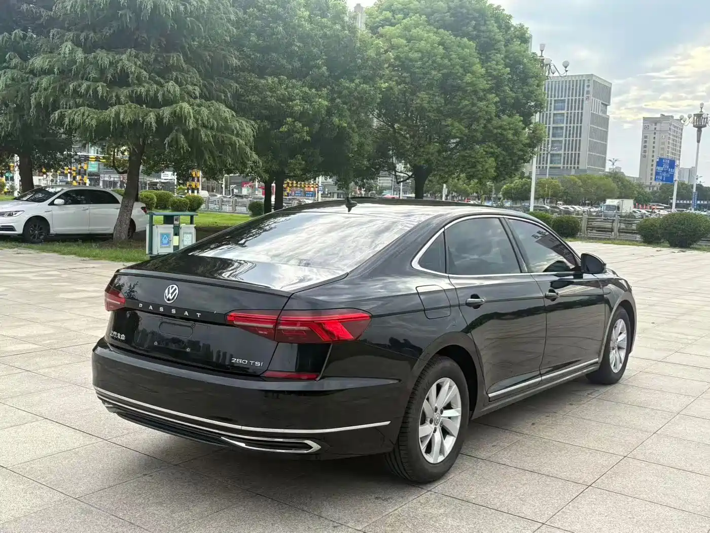 Photo 7 - Volkswagen Passat