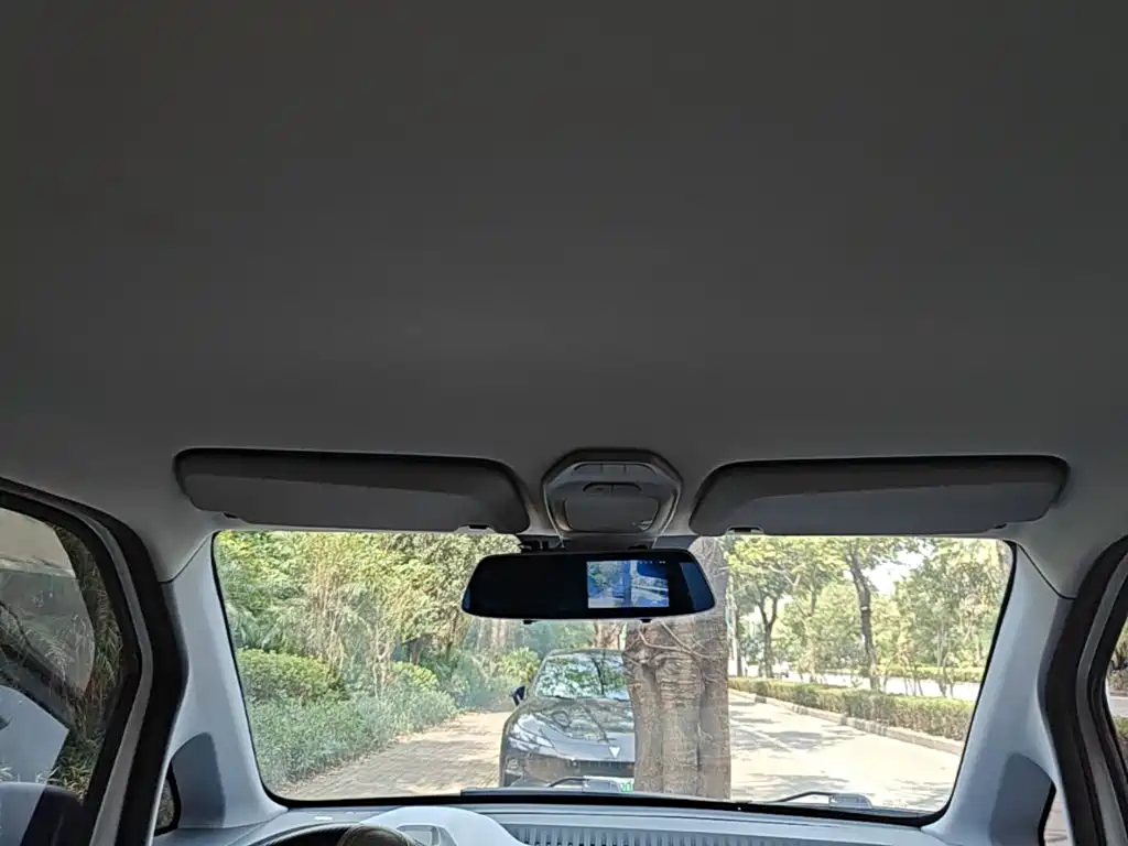 Фото 18 - Baojun E200
