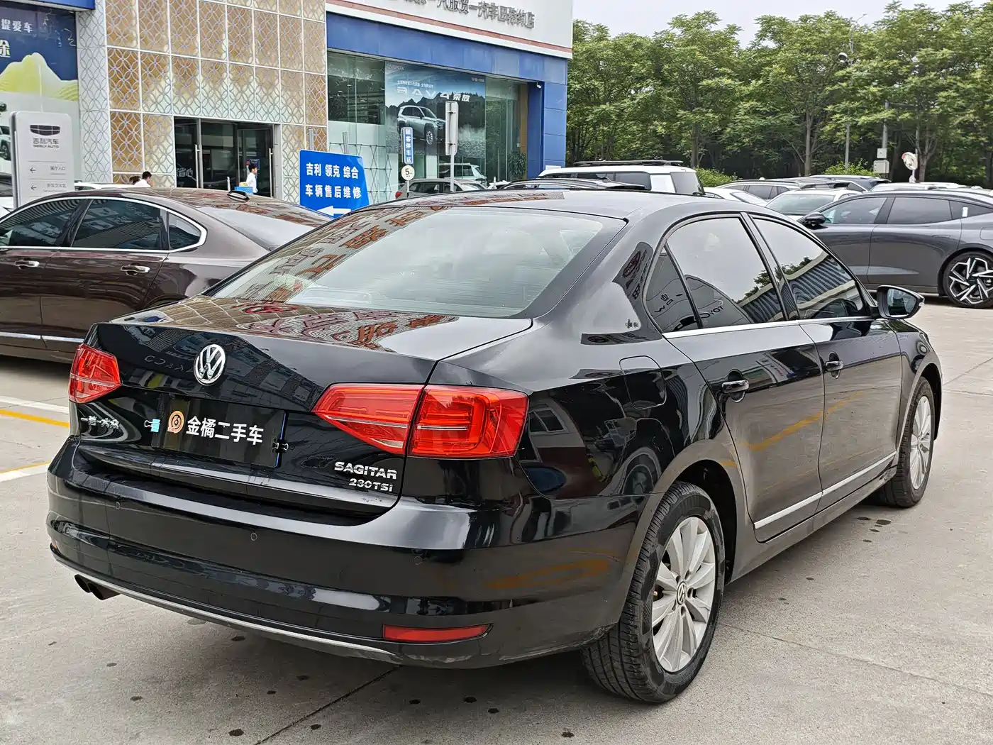 Volkswagen Sagitar 2015 230TSI Automatic Comfort фото 3