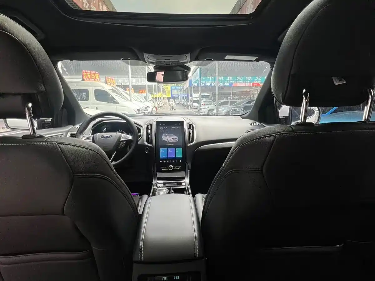 Фото 9 - Ford Edge