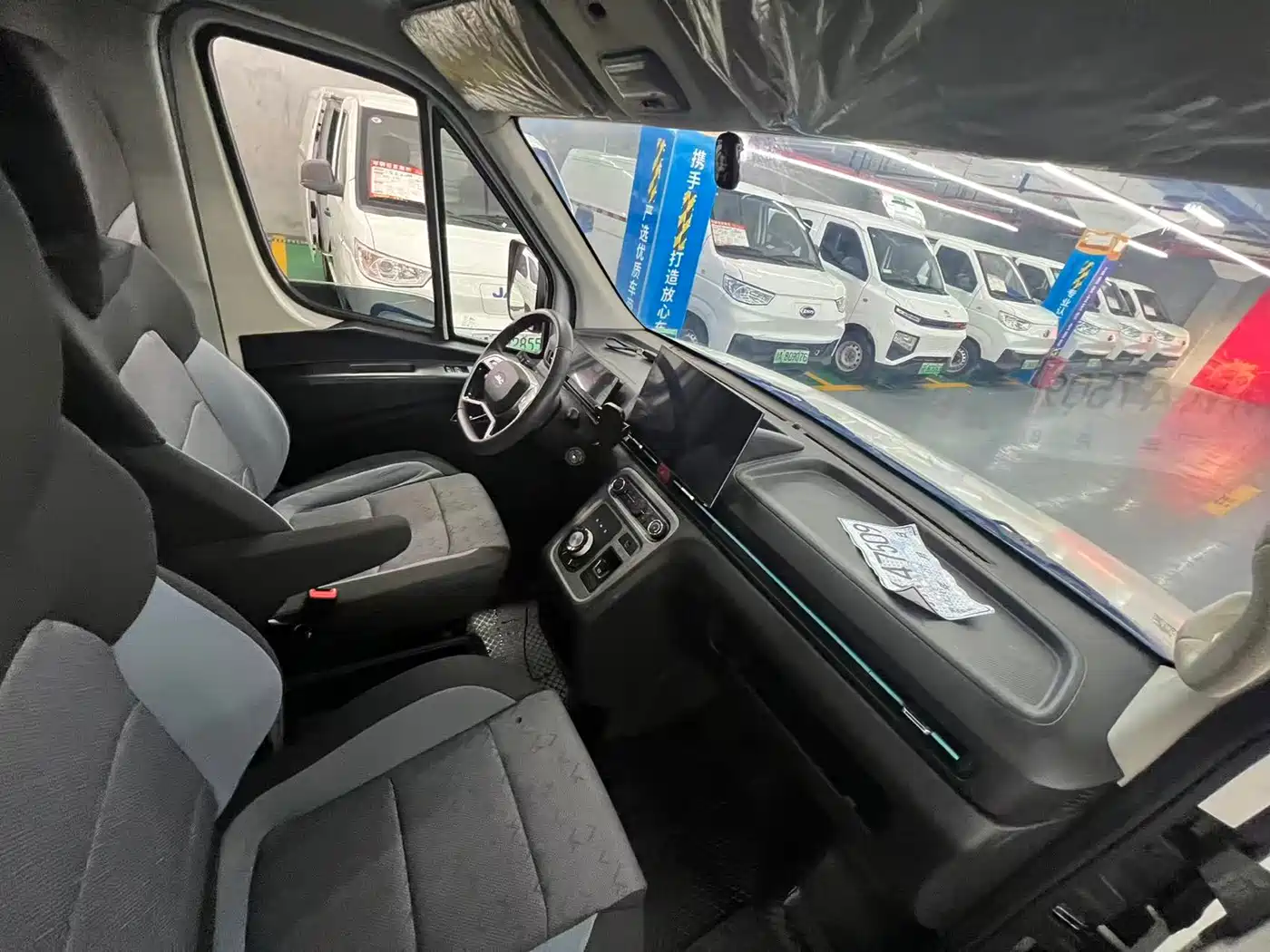 JAC Motors Van Boulevard 2024 2024 V8 Explorer Edition CATL