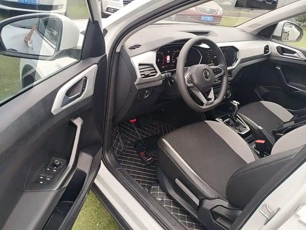 Volkswagen Tacqua 2024 2023 Model 200TSI DSG Joy Smart Connect Edition